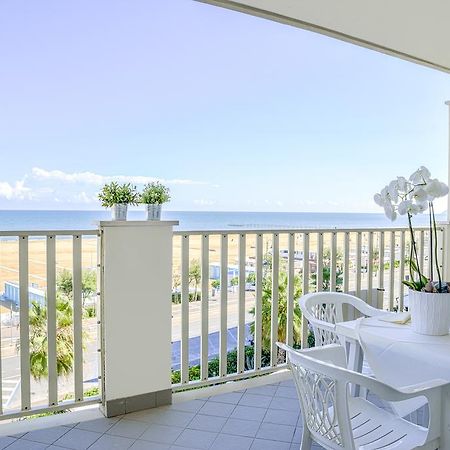 Residence A-More Римини Экстерьер фото