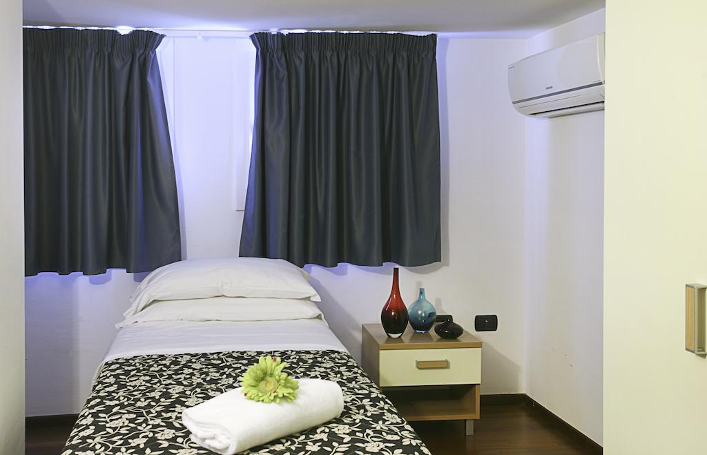 Residence A-More Римини Экстерьер фото