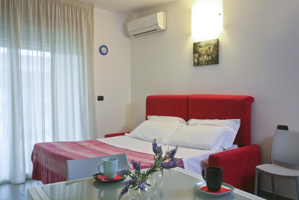 Residence A-More Римини Экстерьер фото