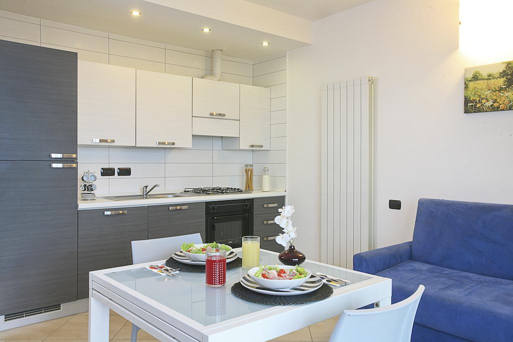Residence A-More Римини Экстерьер фото