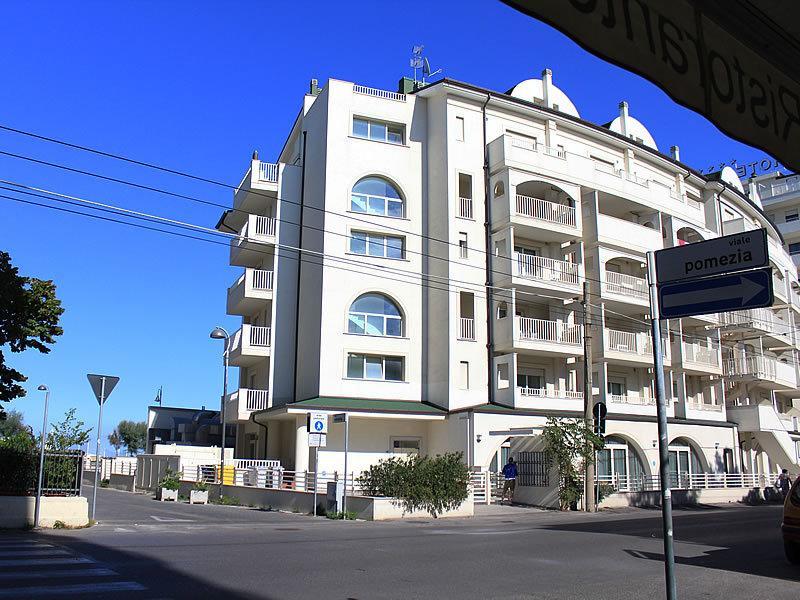 Residence A-More Римини Экстерьер фото