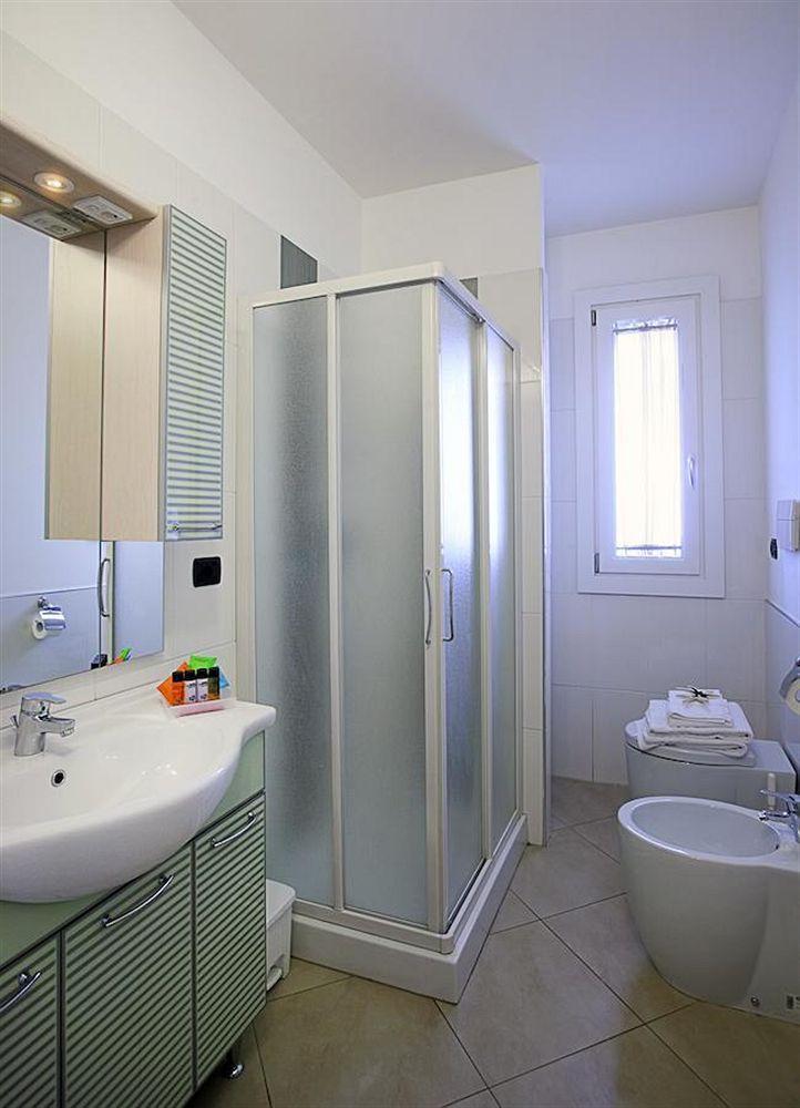 Residence A-More Римини Экстерьер фото