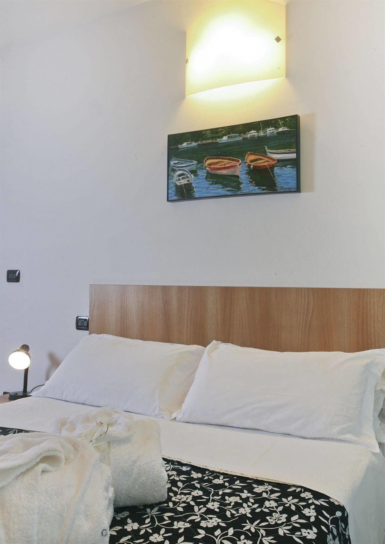 Residence A-More Римини Экстерьер фото